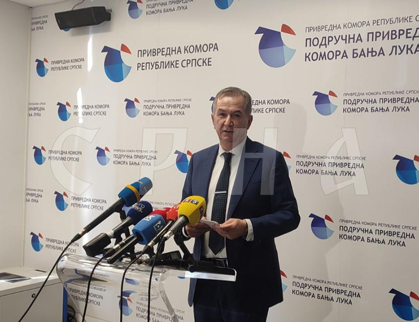 БАЊАЛУКА, 13. МАРТА /СРНА/ - Министар трговине и туризма Републике Српске Нед Пуховац рекао је да је на данашњем састанку са представницима локалних туристичких организација Српске разговарано о активностима за унапређење туризма током године, са нагласком на што ефикаснију примјену Централног информационог система у угоститељству и смањивање сиве економије.