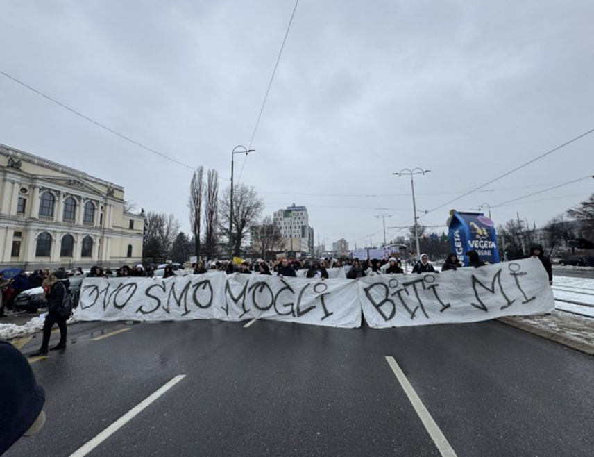 САРАЈЕВО, 14. МАРТА /СРНА/ - Неформална група младих најавила је за данас у Сарајеву нове протесте, поводом трамвајске несреће која се догодила 12. фебруара код Машинске школе, а у којој је смртно страдао студент Ердоан Моранкић и четири лица повријеђена.