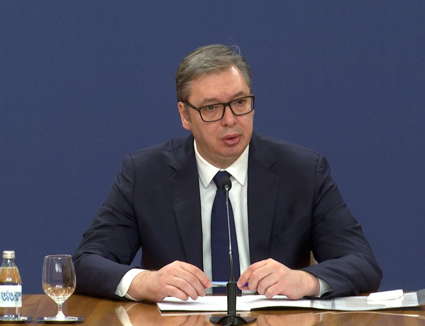 БЕОГРАД, 14. МАРТА /СРНА/ - Предсједник Србије Александар Вучић поручио је да је његов посао да брине о одбрани и заштити земље и да га нико неће зауставити у томе.