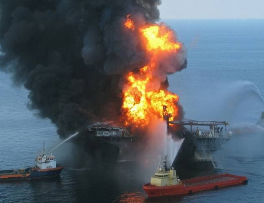 АТИНА, 14. МАРТА /СРНА/ - Нафтни танкер који плови под грчком заставом оштећен је у нападу дроном у Црном мору док се приближавао руској луци Новоросијск, саопштило је грчко Министарство поморства.