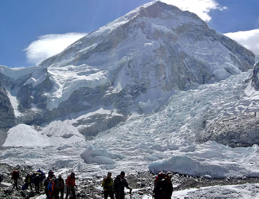 КАТМАНДУ, 15. МАРТА /СРНА/ - Седам људи је погинуло, а девет повријеђено када је путнички аутобус који је превозио индијске ходочаснике слетио је са планинског пута у Непалу, саопштила је полиција.