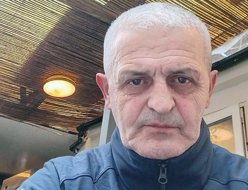 БЕОГРАД, 16. МАРТА /СРНА/ - Жељко Травица, којег хрватско правосуђе терети за ратне злочине у Церићу код Винковаца 1991. године, невин лежи у притвору у Осијеку, гдје пролази голготу, јер је недавно оперисан од карцинома и прима хемиотерапије, изјавио је Срни свједок одбране Небојша Веселиновић.