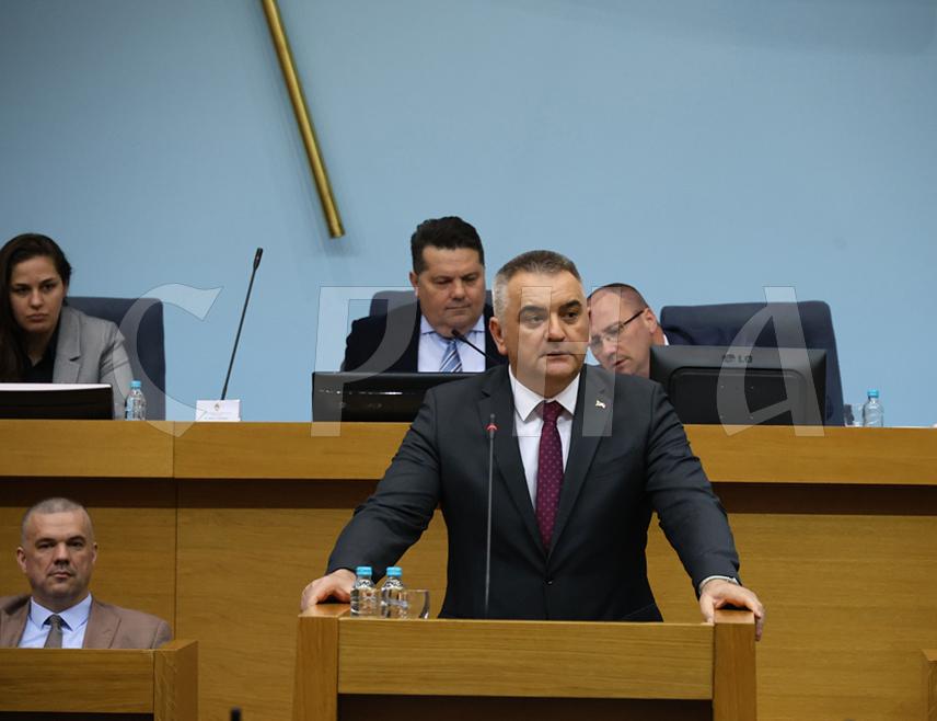 BANJA LUKA, MARCH 16 /SRNA/ - Members of the Republika Srpska National Assembly accepted the resignation of Prime Minister Save Minić at a special session held today.