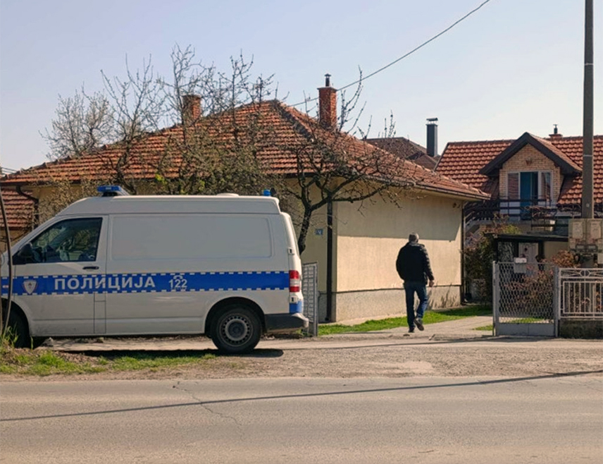 БИЈЕЉИНА, 16. МАРТА /СРНА/ - Убиство и самоубиство догодило се у породичној кући у Бијељини, гдје су пронађена тијела двојице мушкарца, сазнаје Срна из извора блиских истрази.