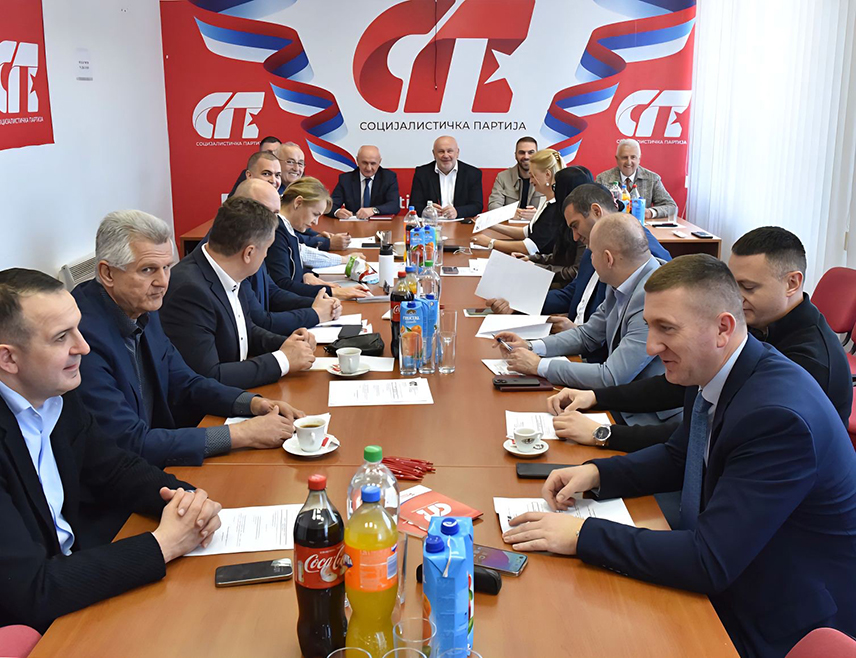 БАЊАЛУКА, 16. МАРТА /СРНА/ - Предсједник Социјалистичке партије /СП/ Петар Ђокић оцијенио је да је ова партија одлучна да буде ослонац народу у Републици Српској у временима изазова јер никада не одустаје о борбе за сигурну будућност.