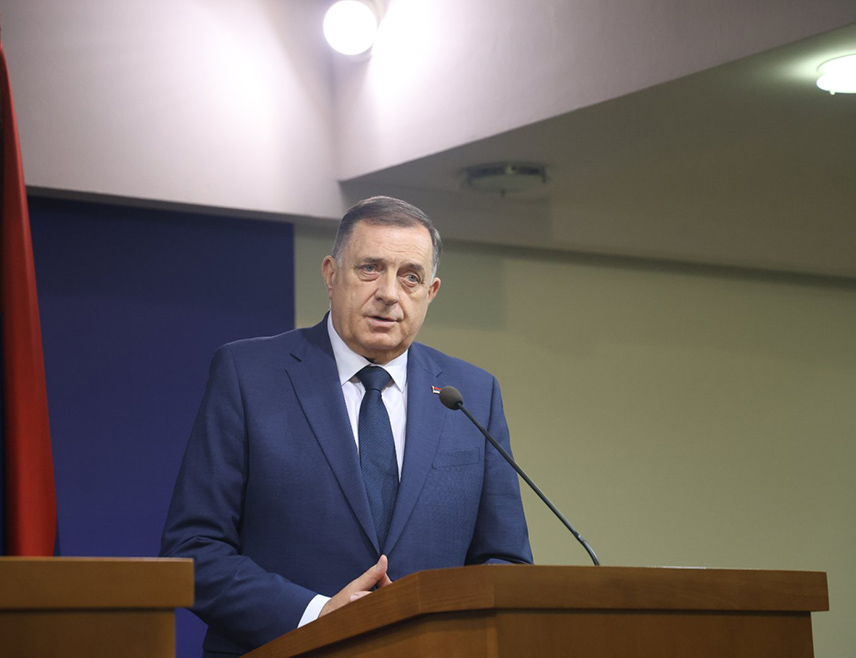 БАЊАЛУКА, 17. МАРТА  /СРНА/ - Предсједник СНСД-а Милорад Додик изјавио је да је недопустива свака популистичка прича политичког Сарајева чији је циљ рушење Републике Српске, те истакао да то неће бити дозвољено.