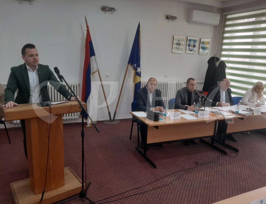 ФОЧА, 17. МАРТА /СРНА/ - Скупштина општине Фоча усвојила је данас програм рада начелника Милана Вукадиновића за ову годину, који предвиђа више од четири милиона КМ у капиталне инвестиције, међу којима су завршетак старачког дома у Миљевини, изградња Трга породице, асфалтирање и уређење паркова и излетишта.