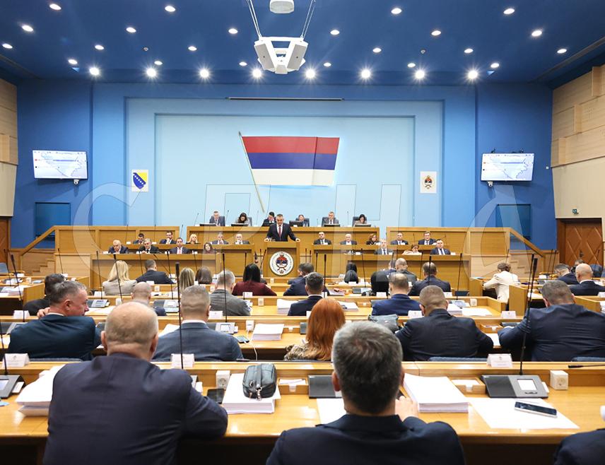 БАЊАЛУКА, 17. МАРТА /СРНА/ - Мандатар за састав Владе Републике Српске Саво Минић предложио је Народној скупштини састав нове Владе који је непромијењен у односу на претходну.