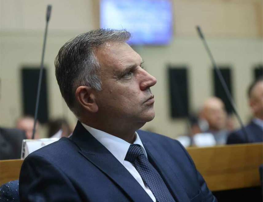 БАЊАЛУКА, 17. МАРТА /СРНА/ - Министар просвјете и културе Републике Српске у техничком мандату Боривоје Голубовић рекао је да је договорена адаптација Основне школе "Ристо Пророковић" у Невесињу и подручних одјељења те школе, за шта ће бити утрошено 140.000 КМ.