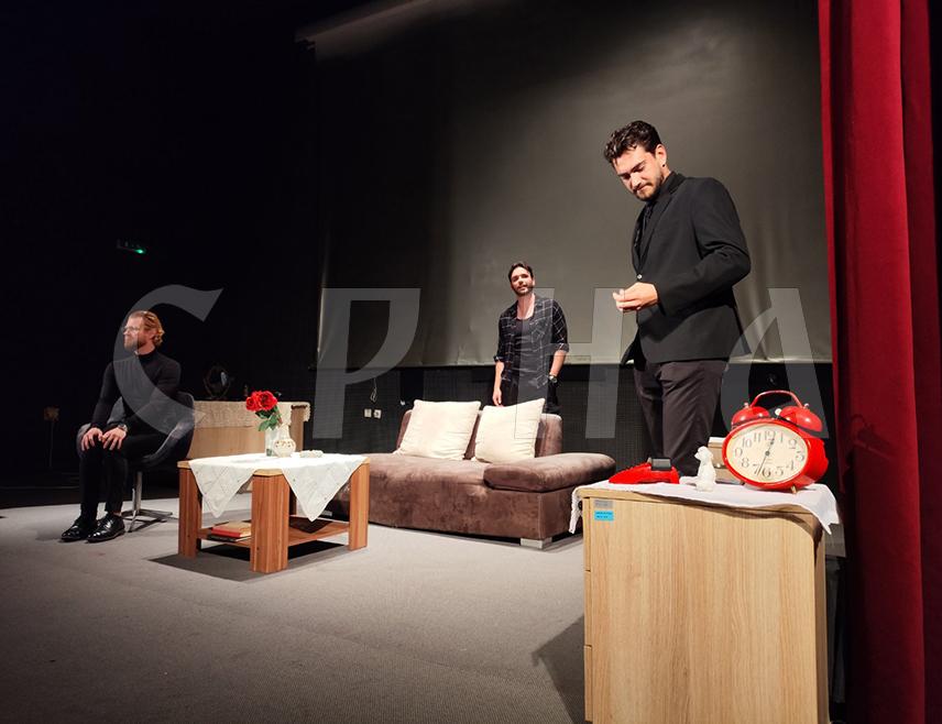 БРАТУНАЦ, 17. МАРТА /СРНА/ - Девети међународни дани позоришта почели су у Братунцу комедијом "Таштин тестамент".