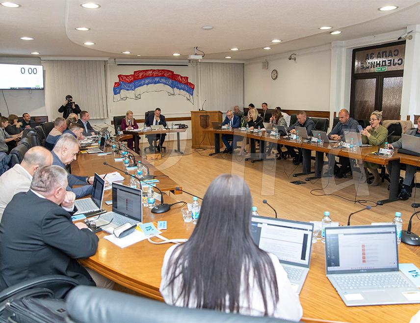 ПРЊАВОР, 18. МАРТА /СРНА/ - Повеља почасног грађанина са златним грбом града Прњавора биће додијељена српском члану Предсједништва БиХ Жељки Цвијановић за значајне резултате и залагања од интереса за град и ширу заједницу, одлучено је на данашњој сједници Скупштине града.