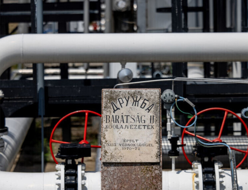 БУДИМПЕШТА, 18. МАРТА /СРНА/ - Вријеме обнове протока нафте "Дружбом" темпира се према мађарским изборима 12. априла, са јасном намјером да дискредитују Владу премијера Виктора Орбана, оцијенио је шеф кабинета мађарског премијера Балаш Орбан.