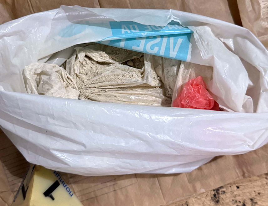 БЕОГРАД, 18. МАРТА /СРНА/ - Два припадника организоване криминалне групе ухапшена су у Србији због сумње да убили двије особе и трговали дрогом.