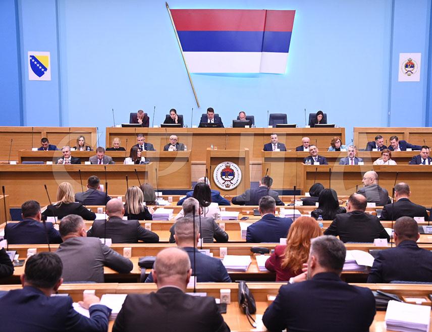 БАЊАЛУКА, 18. МАРТА /СРНА/ - Народна скупштина Републике Српске је по хитном поступку размотрила Приједлог закона о подстицајима у привреди Српске, чији је циљ унапређивање конкурентности привредних субјеката, одржавање нивоа запослености и привлачење домаћих и страних улагања у привреду.