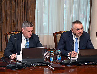 БАЊАЛУКА, 19. МАРТА /СРНА/ - Нова Влада Републике Српске данас ће у Бањалуци на првој сједници разматрати приједлог рјешења о именовању радних тијела.