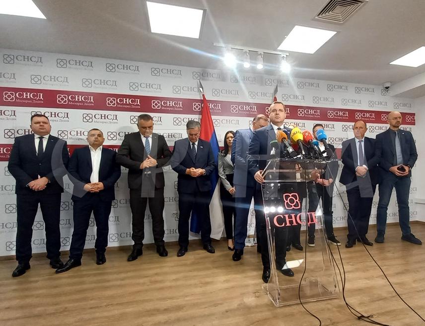 BANJA LUKA, MARCH 19 /SRNA/ – SNSD spokesman Radovan Kovačević says the SNSD considers the signing of a joint statement by Bosniak politicians in Sarajevo, under the leadership of the Muslim religious leader in BiH, a pledge to the Islamic Declaration, which raises the alarms.