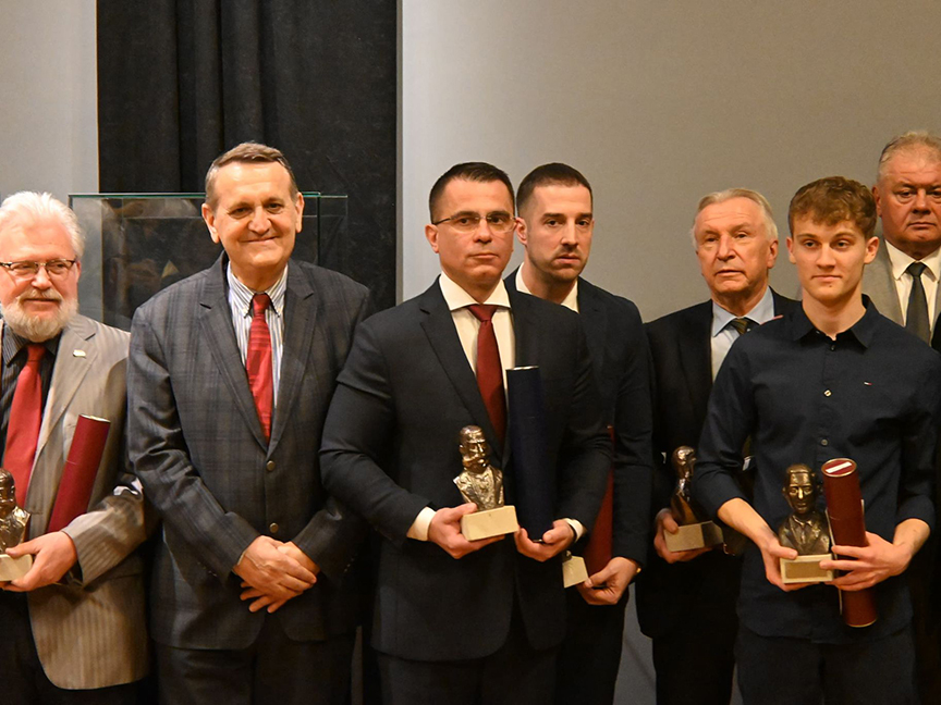 БЕОГРАД, 19. МАРТА /СРНА/ - У Новом Саду данас су уручене награде "Капетан Миша Анастасијевић", које се додељују за врхунске резултате у привреди, друштвеним дјелатностима и предузетништву у Србији, а међу добитницима су Матица српска и министар без портфеља задужен за односе са дијаспором Ђорђе Милићевић.