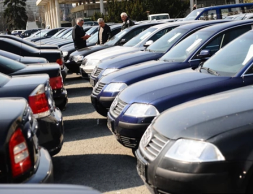 БАЊАЛУКА, 20. МАРТА /СРНА/ - У Републици Српској неће доћи до поскупљења регистрације возила, јер Министарство саобраћаја и веза није дало сагласност на измјену уредбе о износу накнаде за регистрацију моторних и прикључних возила коју је предложило Јавно предузеће "Путеви Српске".