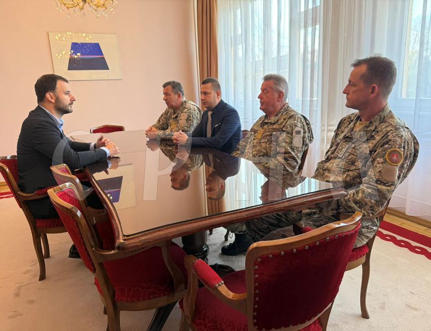 ПРИЈЕДОР, 20. МАРТА /СРНА/ - Овогодишња централна манифестација обиљежавања Видовдана, крсне славе Војске Републике Српске и Трећег пјешадијског /Република Српска/ пука, биће одржана у манастиру Милошевац у Приједору, саопштено је данас из Градске управе.