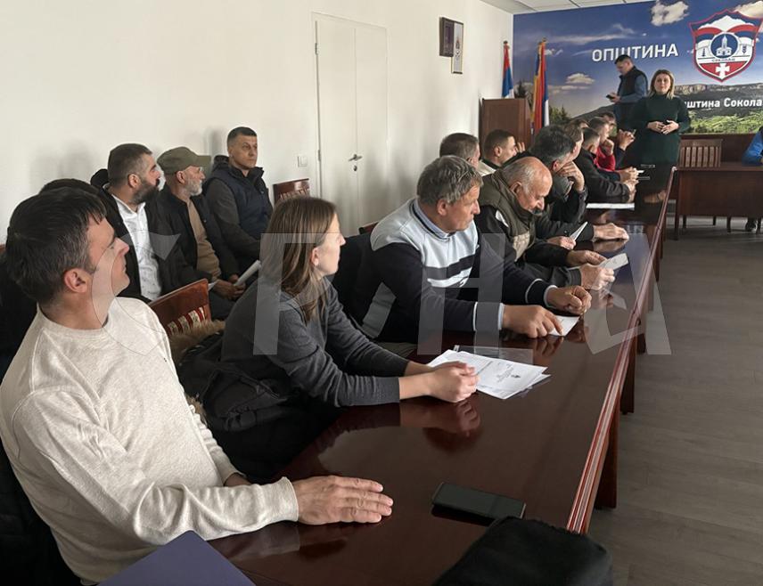 СОКОЛАЦ, 20. МАРТА /СРНА/ - На Сокоцу је данас одржан састанак чланова новооснованог регионалног Удружења узгајивача оваца и коза "Романијско руно" са професорима Пољопривредног факултета у Бањалуци на којем је истакнута важност унапређења сточарства кроз узгојно-селекциони рад.