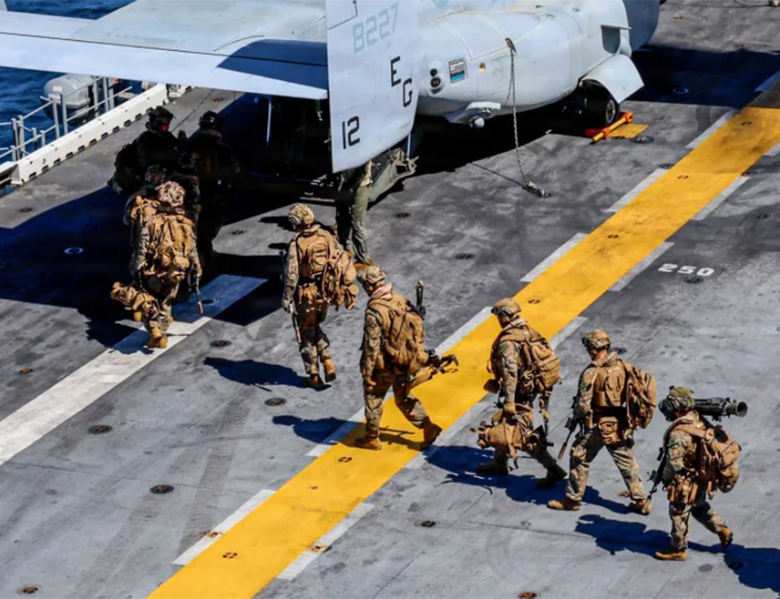 ЊУЈОРК, 20. МАРТА /СРНА/ - САД ће послати три ратна брода и између 2.200 и 2.500 додатних војника на Блиски исток, објавио је "Вол стрит џурнал".