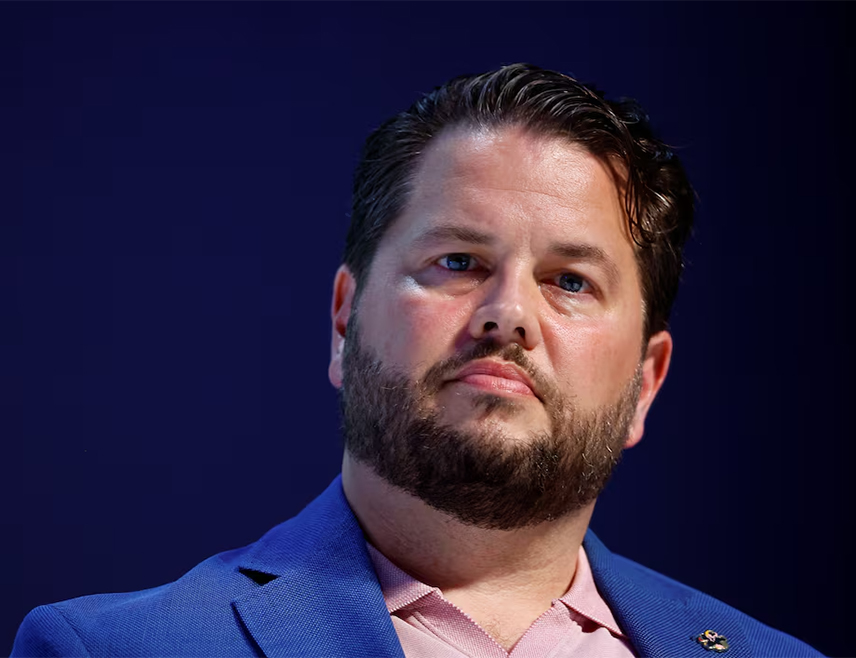 ВАШИНГТОН, 20. МАРТА /СРНА/ - Генерални директор платформе "Пинтерест" Бил Реди позвао је свјетске лидере да забране друштвене мреже за млађе од 16 година.