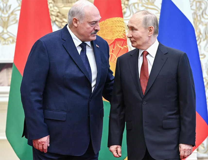 МИНСК, 21. МАРТА /СРНА/ - Руски предсједник Владимир Путин и предсједник Бјелорусије Александар Лукашенко разговарали су телефоном о економској сарадњи двије земље и међународној ситуацији, јавила је новинска агенција Белта позивајући се на кабинет бјелоруског лидера.