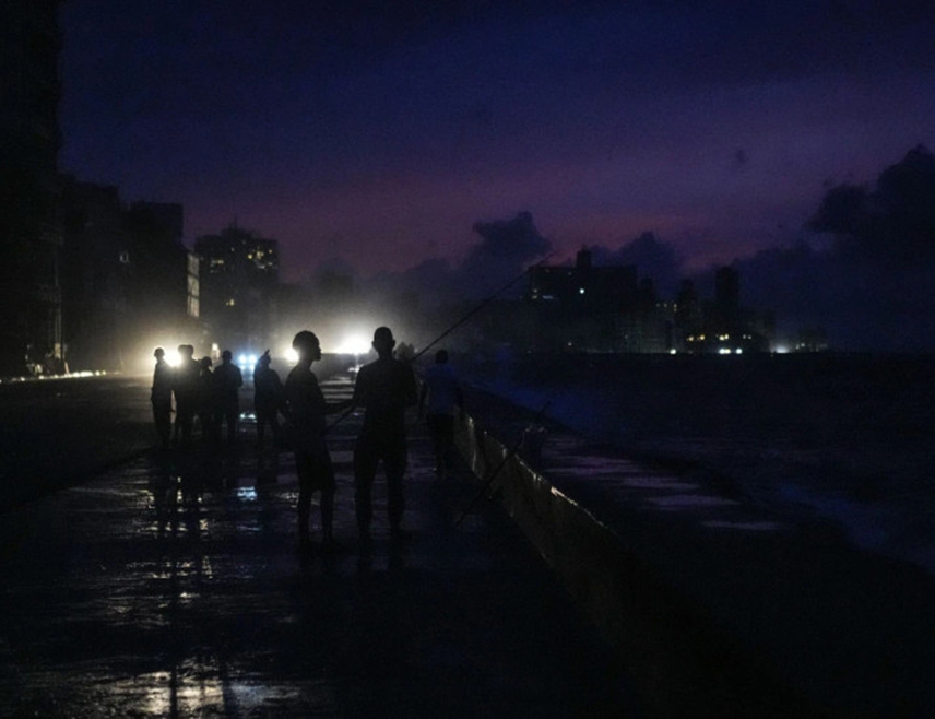 ХАВАНА, 22. МАРТА /СРНА-Ројтерс/ - Кубанска национална електроенергетска мрежа срушила се други пут за седам дана усљед нафтне блокаде коју су увеле САД, саопштила је државна електродистрибуција "Унион електра".