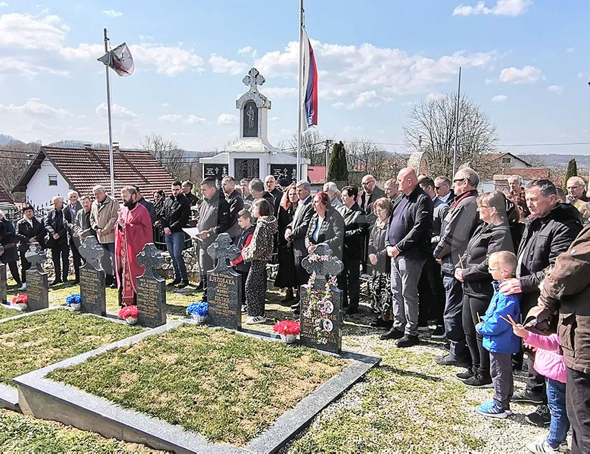 ДОБОЈ, 22. МАРТА /СРНА/ - Код Цркве рођења Светог Јована Крститеља у Становима данас је служен помен поводом 81 године од страдања 30 мјештана, од којих је најмлађа жртва била стара свега четири дана, које су измасакрирале, а затим запалиле усташке јединице из сусједног насеља Присаде, Руданке и околних села.