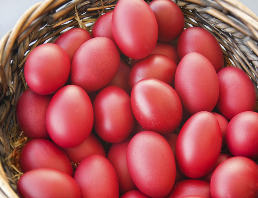 БЕРЛИН, 22. МАРТА /СРНА/ - Према подацима Њемачког удружења произвођача јаја, домаћи произвођачи нису у могућности да задовоље потражњу њемачког тржишта пред Ускрс, а широм земље у продавницама на сваких 10 паковања јаја недостаје једно.