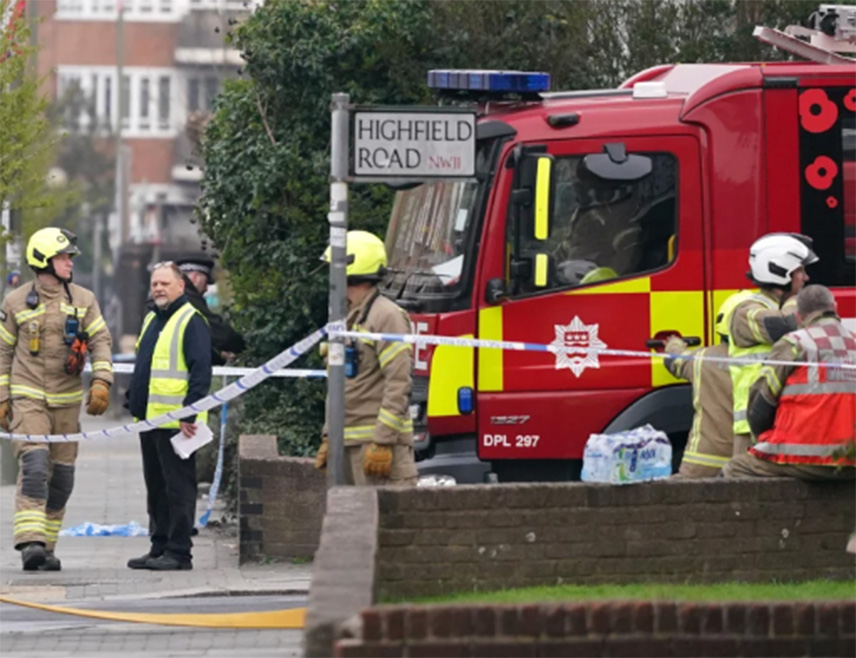 ЛОНДОН, 23. МАРТА /СРНА/ - Санитетска возила која припадају Хацалаху, јеврејској волонтерској спасилачкој организацији у Голдерс Грину, запаљена су јутрос у сјеверном Лондону.