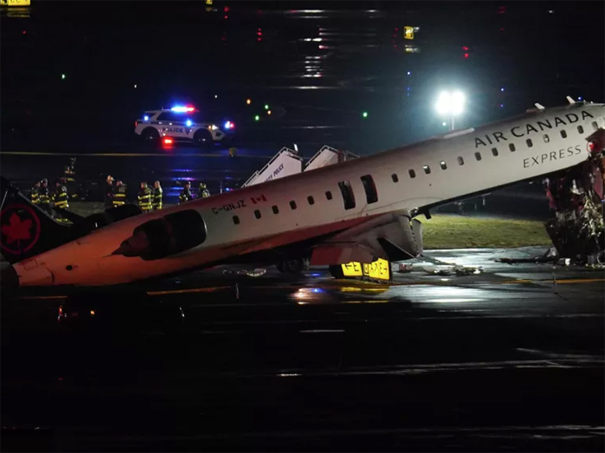 ЊУЈОРК, 23. МАРТА /СРНА/ - Више од 40 људи повријеђено је у судару авиона и возила на аеродрому "Ла Гвардија", рекла је извршни директор Лучке управе Њујорка и Њу Џерзија Кетрин Гарсија.