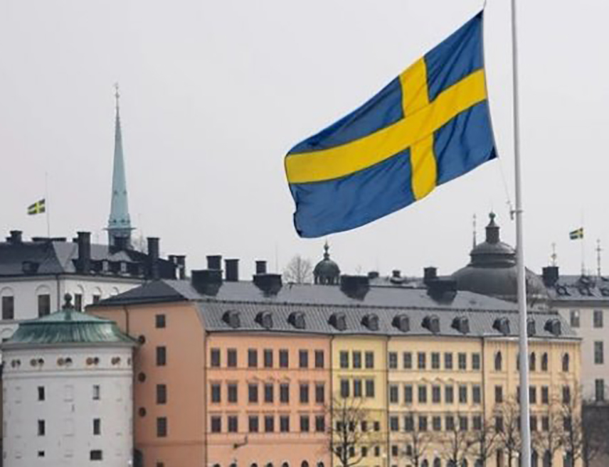 СТОКХОЛМ,  23. МАРТА /СРНА/ - Шведска Влада планира да надокнади домаћинствима веће трошкове струје и да смањи порез на бензин и дизел због раста цијена нафте, усљед дешавања на Блиском истоку која потресају тржишта, истакао је премијер Улф Кристерсон.