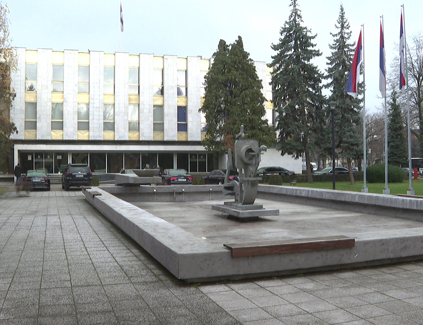 БАЊАЛУКА, 23. МАРТА /СРНА/ - Народна скупштина Републике Српске требала би сутра да настави редовну сједницу разматрањем Нацрта закона о угоститељству, којим се, између осталог, уређује рад салона за посебне прилике који су у пракси значајан дио угоститељске понуде.