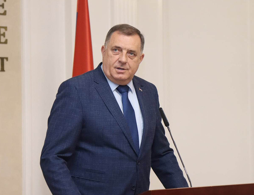 БАЊАЛУКА, 23. МАРТА /СРНА/ - Република Српска је све вријеме на страни превозника и наставиће институционално да се бори за њихова права, али не подржава блокаде граница јер наносе директну штету домаћој економији, изјавио је предсједник СНСД-а Милорад Додик.