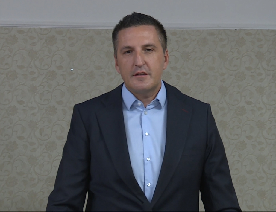 BANJA LUKA, MARCH 23 /SRNA/ - Nedeljko Elek, director of Sarajevo-gas in Istočno Sarajevo, said today that he opposes the opposition's demands to reduce fuel excise taxes, as this could endanger the budget.