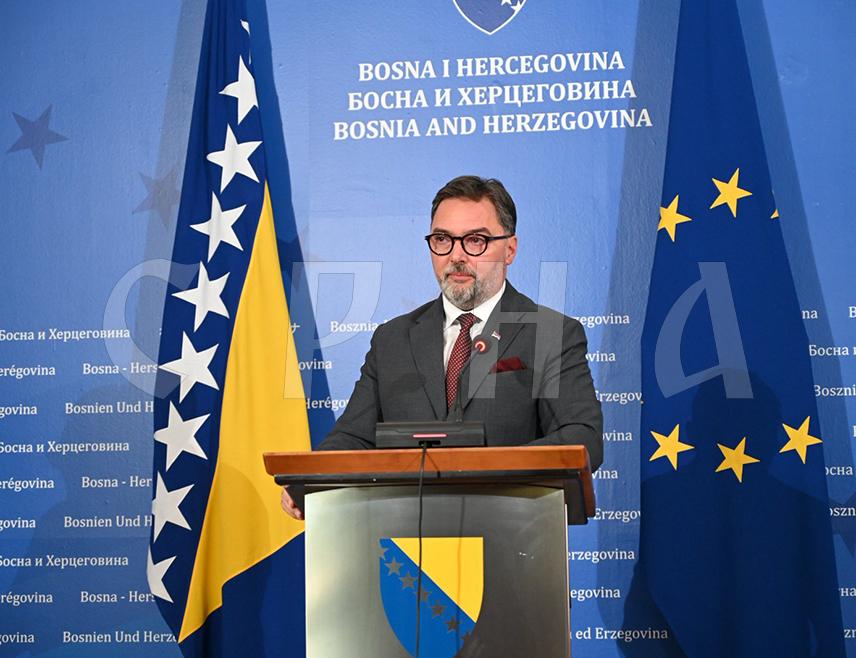 САРАЈЕВО, 23. МАРТА /СРНА/ - Министар спољне трговине и економских односа у Савјету министара Сташа Кошарац истакао је да ЕУ није партнер, јер нема разумијевања за превознике из БиХ, те поручио да условљавање није никаква политика.