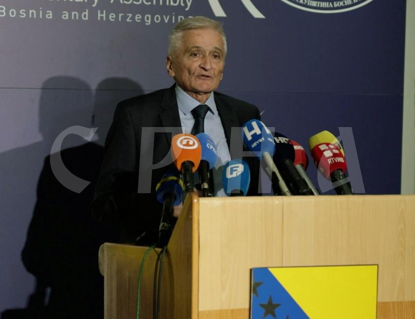 САРАЈЕВО, 23. МАРТА /СРНА/ - Замјеник предсједавајућег Дома народа Никола Шпирић изјавио је да је приједлог допуна Закона о акцизама чиста предизборна кампања, популизам и подвала и да је жалосно да опозиција из Републике Српске чини допуну Клубу Бошњака у овом дому.