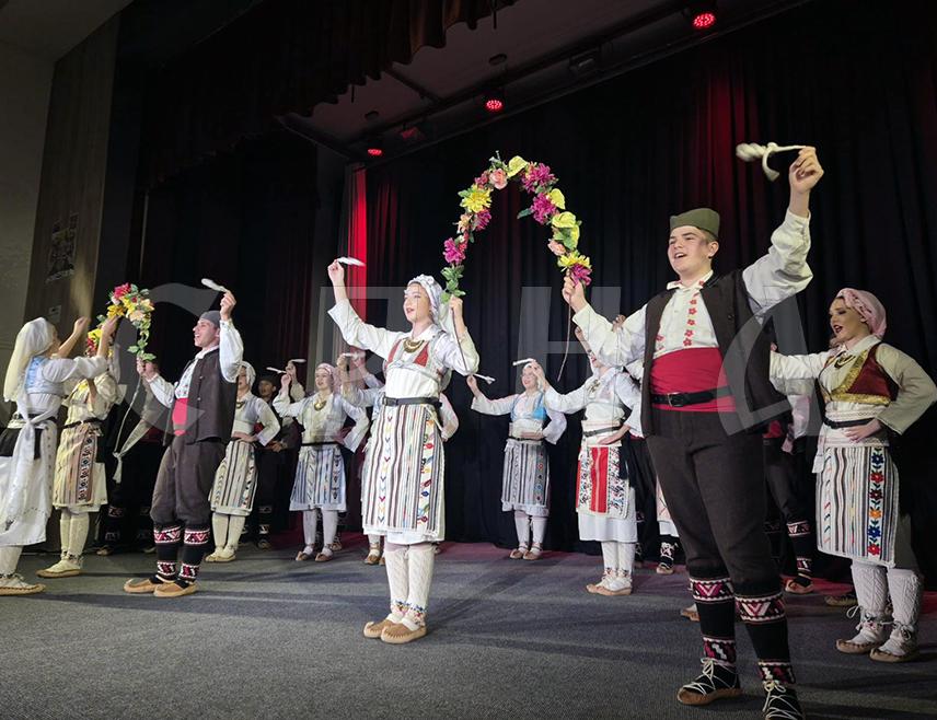 ПАЛЕ, 23. МАРТА /СРНА/ - Концертом у Културном центру Пале, Културно-умјетничко друштво /КУД/ "Младост" вечерас је почело тродневну концертну активност током које ће се публици представити свих седам ансамбала с циљем очувања и његовања фолклорне традиције.