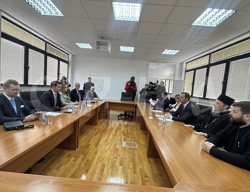 MOSTAR, MARCH 23 /SRNA/ – The ministers of justice of Republika Srpska and the Federation of BiH, Goran Selak and Vedran Škobić, agreed today in Mostar on institutional cooperation between the entities to prevent future problems in the process of property harmonization.