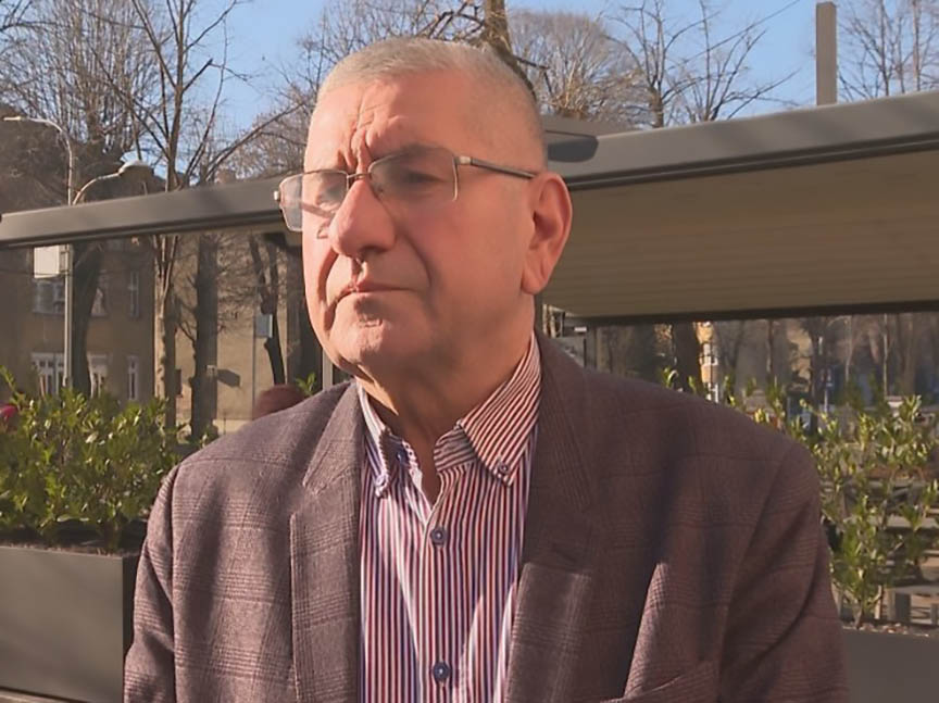 САРАЈЕВО, 24. МАРТА /СРНА/ - Додјела уговора о набавци опреме система за биометријску идентификацију бирача и за скенирање гласачких листића фирми чија је понуда 17 милиона КМ скупља од других је мантра изборних губитника, а не одлука ЦИК-а БиХ/, изјавио је Срни бивши предсједник ЦИК-а БиХ Бранко Петрић.