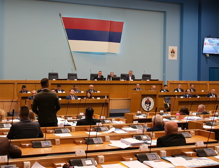 БАЊАЛУКА, 24. МАРТА /СРНА/ - Помоћник министра финансија Републике Српске Сњежана Келечевић рекла је да је главни циљ приједлога одлуке о прихватању задужења Српске код Свјетске банке по Пројекту отпорности и конкурентости пољопривреде повећање отпорности овог сектора, те повећање конкурентности у процесу приступања тржишту ЕУ.