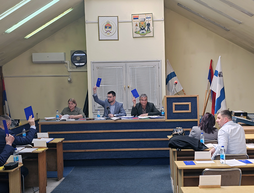 УГЉЕВИК, 24. МАРТА /СРНА/ - Одборници Скупштине општине Угљевик усвојили су данас План капиталних улагања за период 2026/28. године од 28,6 милиона КМ.