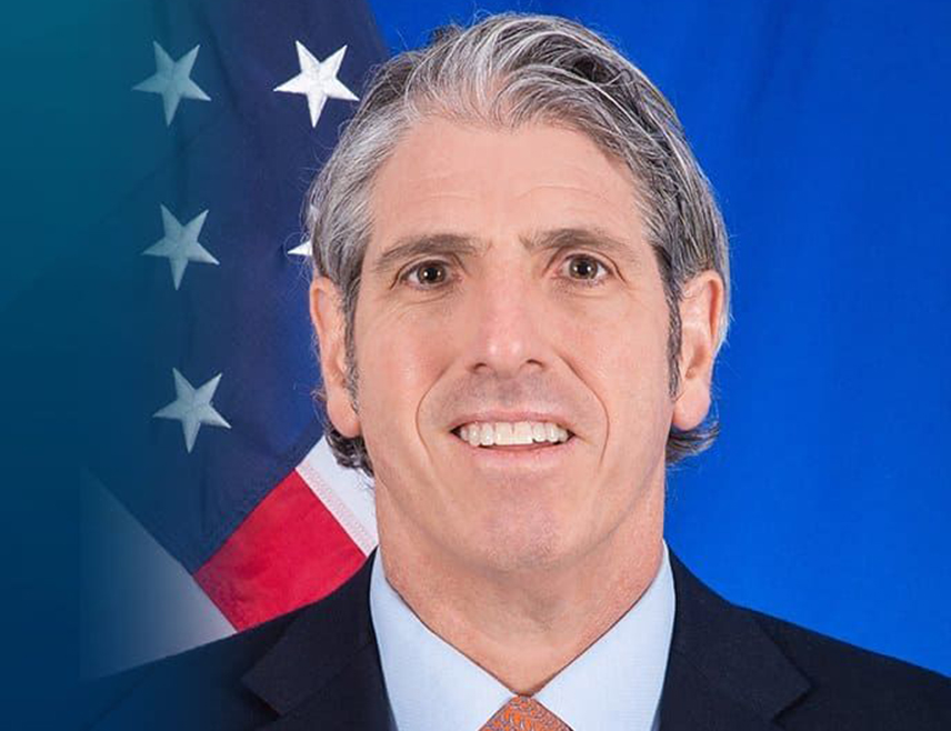 ВАШИНГТОН, 24. МАРТА /СРНА - РИА Новости/ – Администрација америчког предсједника Доналда Трампа није затворила ниједан канал за стратешки дијалог са Русијом, изјавио је замјеник државног секретара САД за контролу наоружања и међународну безбједност Томас ди Нано.