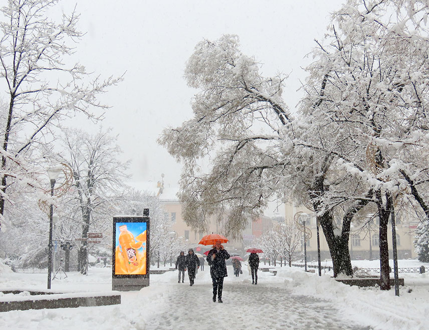 САРАЈЕВО, 25. МАРТА /СРНА/ - Федерални хидрометеоролошки завод издао је за сутра наранџасто упозорење због најављеног појачаног вјетра и интензивнијих падавина у Крајини.