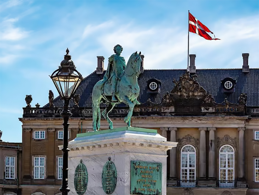 КОПЕНХАГЕН, 25. МАРТА /СРНА/ - Дански премијер Мете Фредериксен послала је писмо оставке данском краљу Фредерику Десетом, саопштено је из краљевске палате.