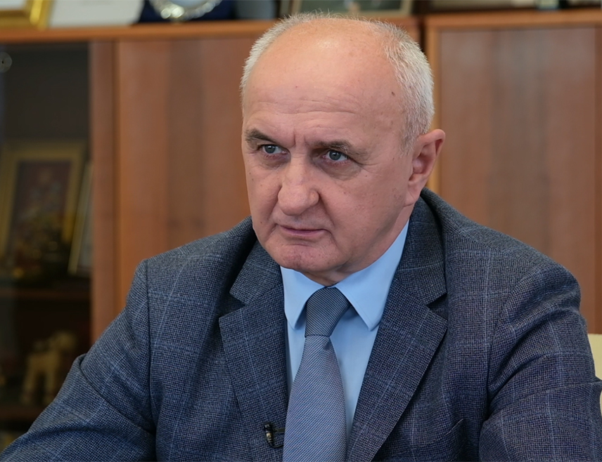 TРЕБИЊЕ, 25. МАРTА /СРНА/ - Министар енергетике и рударства Републике Српске Петар Ђокић изјавио је да је Српска кренула храбро у пројекат гасификације и да ће до краја марта бити потписан уговор о изградњи магистралног гасовода у вриједности већој од милијарду КМ.