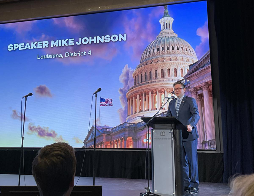 ВАШИНГТОН, 25. МАРТА /СРНА - РИА Новости/ - Оружане снаге Сједињених Држава вјероватно ће ускоро окончати операцију "Епски бијес" против техеранског режима, рекао је предсједавајући Представничког дома америчког Конгреса Мајкл Џонсон.