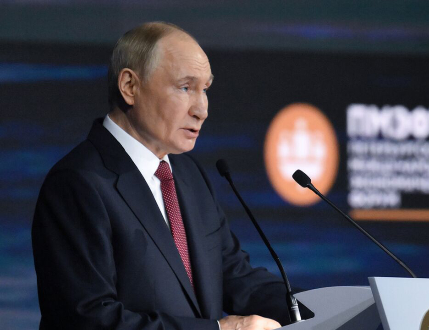 МОСКВА, 25. МАРТА /СРНА/ - Руски предсједник Владимир Путин подржао је приједлог писца Захара Прилепина о стварању алтернативе Нобеловој награди за књижевност која није подложна политичкој пристрасности.