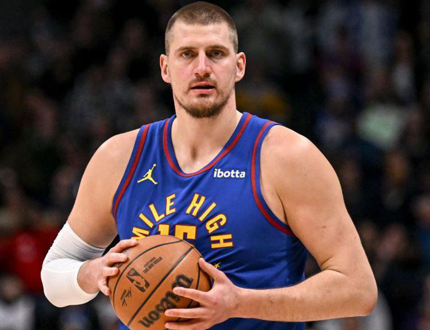 КОЛОРАДО, 26. МАРТА /СРНА/ - Најбољи српски кошаркаш Никола Јокић је у побједи "Денвер нагетса" над "Далас мавериксима" у Колораду уписао 23 поена, 21 скок и 19 асистенција.